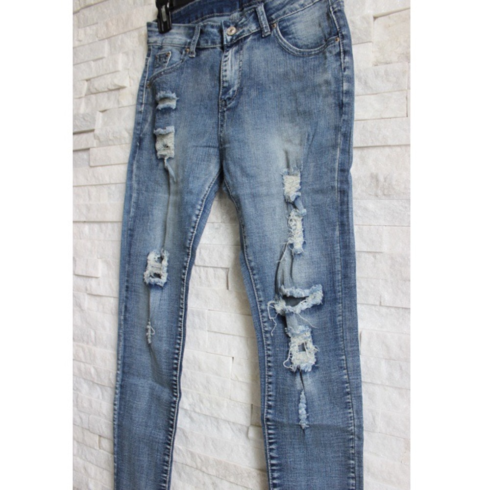 Distressed Skinny Jeans - Picture 5 of 5